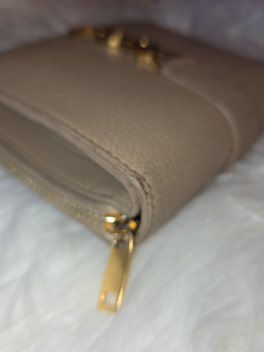 Saint Laurent Beige Leather Compact Wallet with Gold YSL Logo - Picture 3 of 10